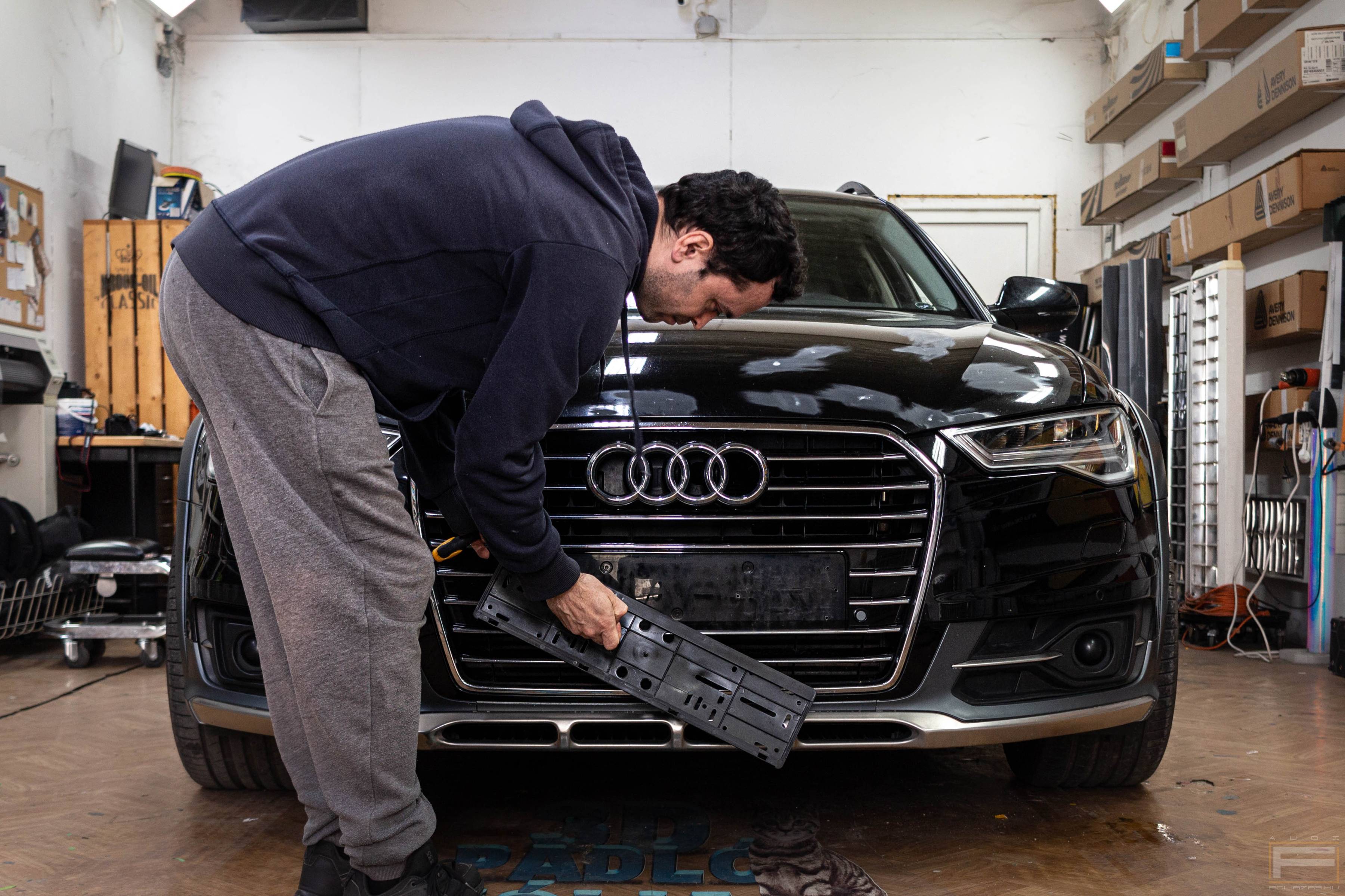 Audi fóliázás - Audi szétszerelése fóliázás előtt 1. illusztráció