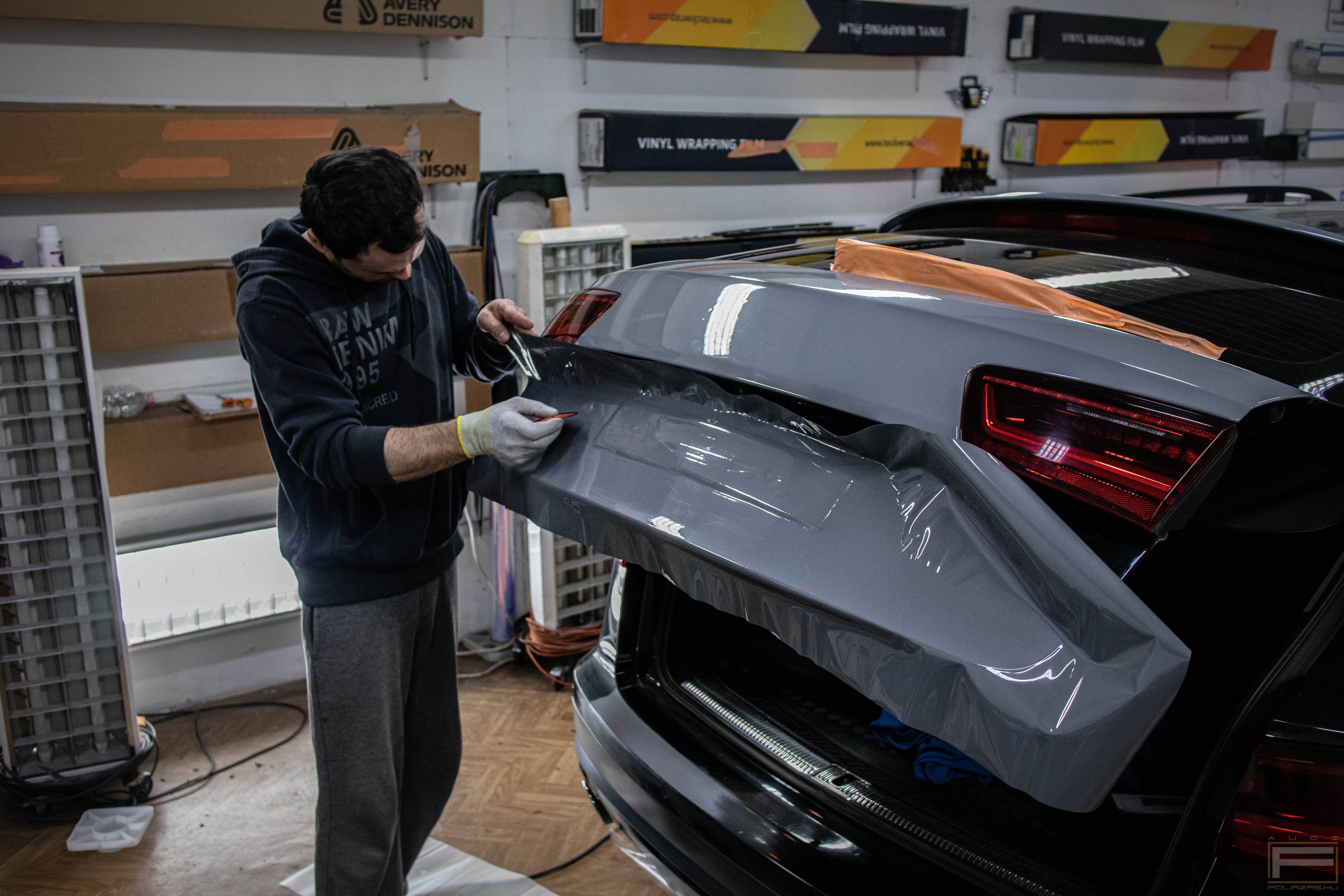 Audi fóliázás telepítése csomagtérajtóra 1. illusztráció