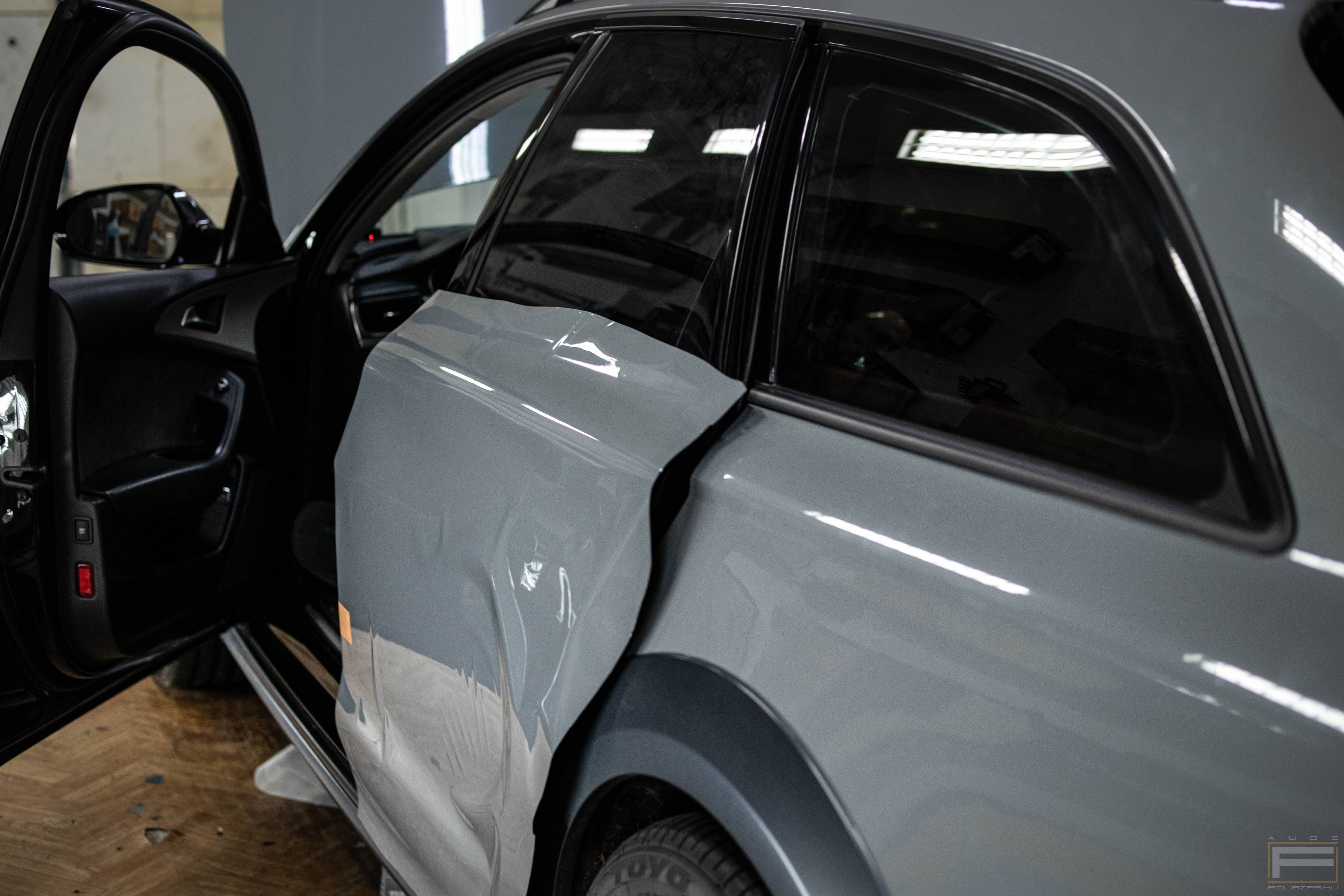 Audi fóliázás telepítése hátsó ajtóra 1. illusztráció