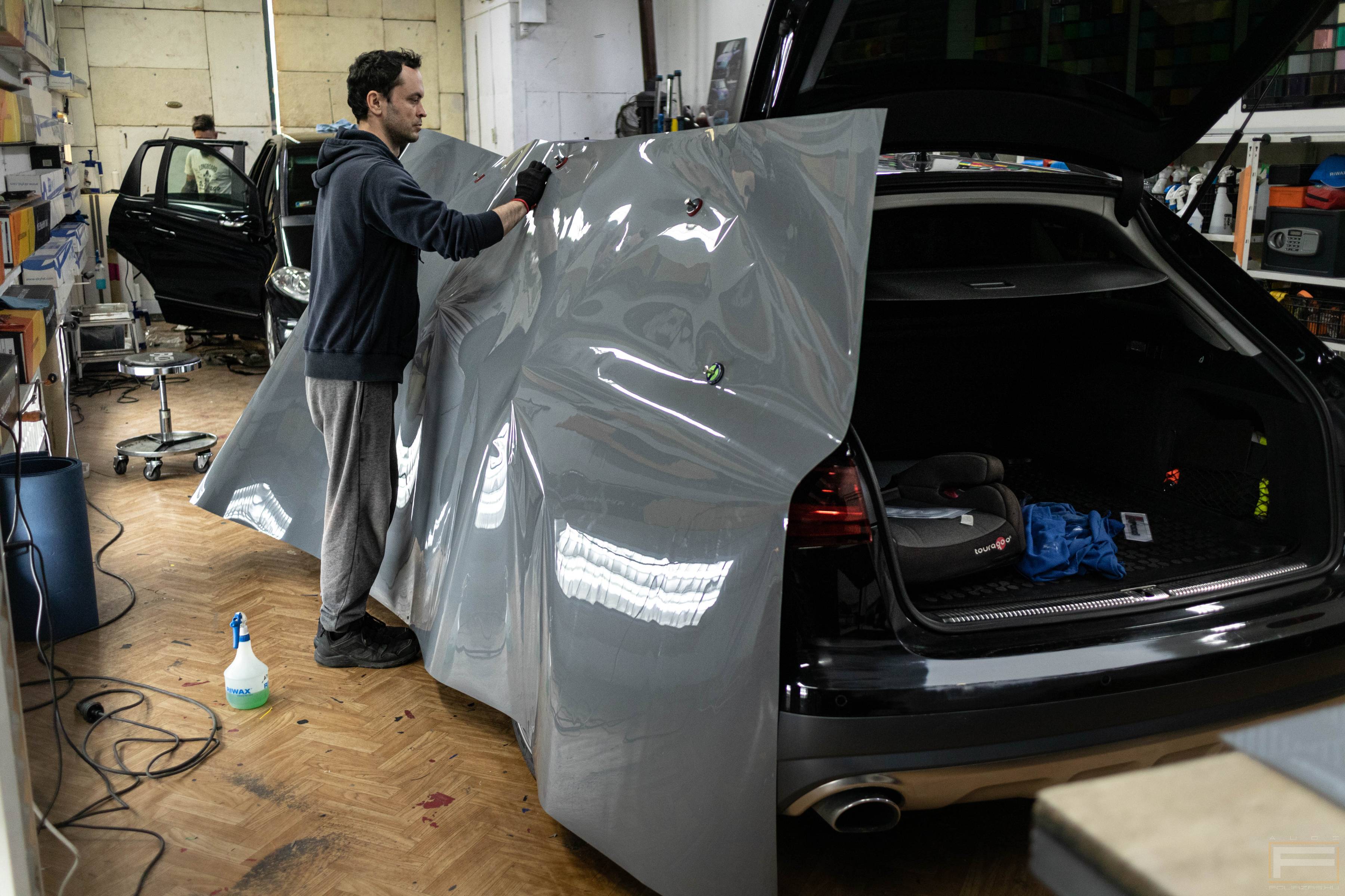 Audi fóliázás telepítése hátsó sárvédőre 1. illusztráció